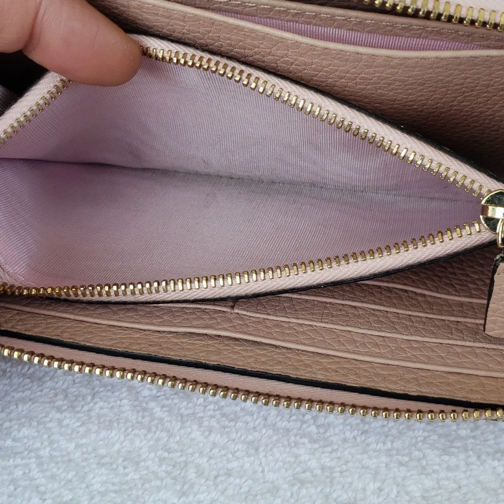 Valentino Garavani Rock stud zippy wallet 🔥 💕 - Picture 6 of 16
